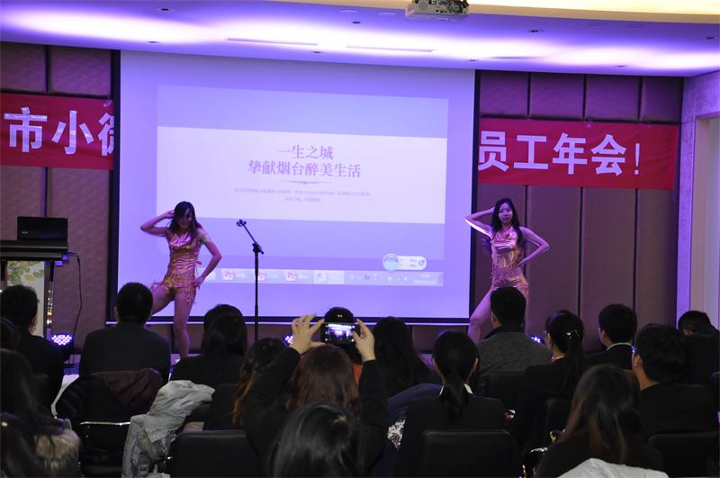美女的开场舞
